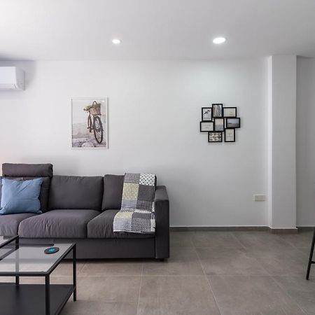 Odyssey - Captivating 2-Bedroom Retreat In Ларнака Екстер'єр фото