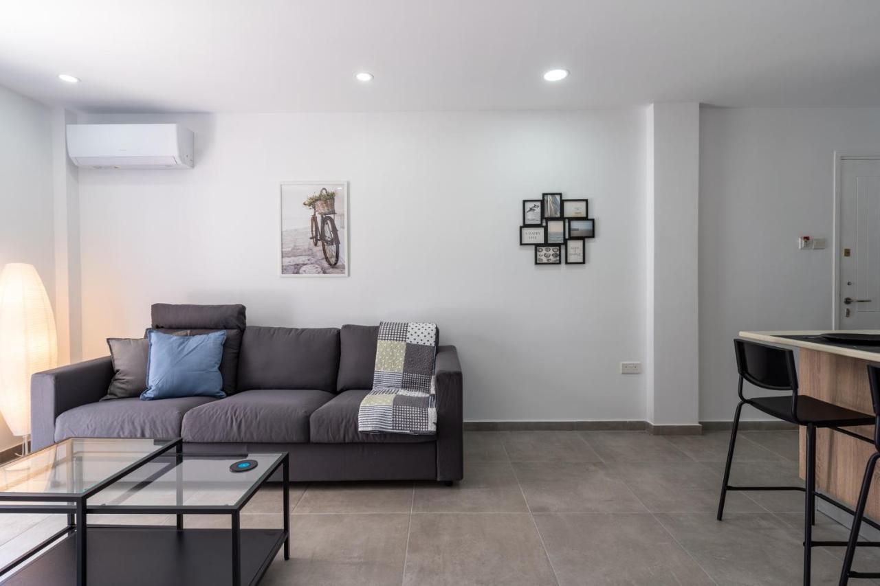 Odyssey - Captivating 2-Bedroom Retreat In Ларнака Екстер'єр фото